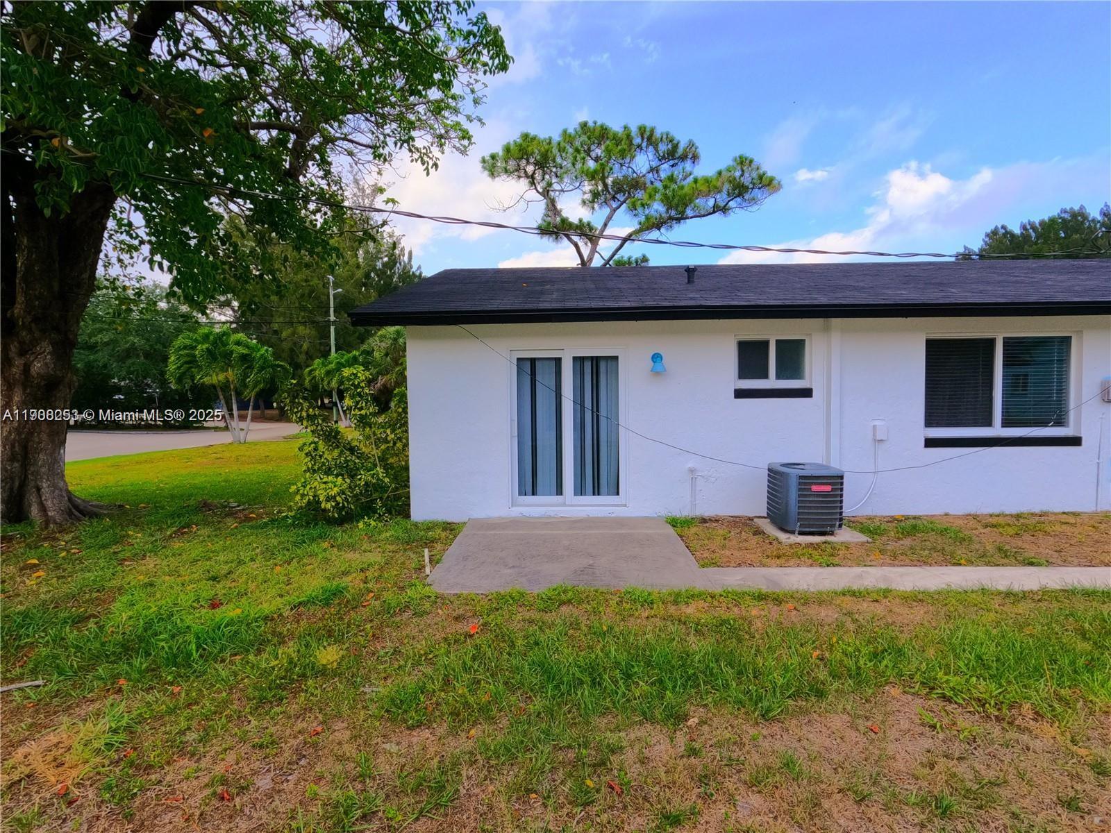 PALM BEACH FARMS CO 7 - Residential Lease