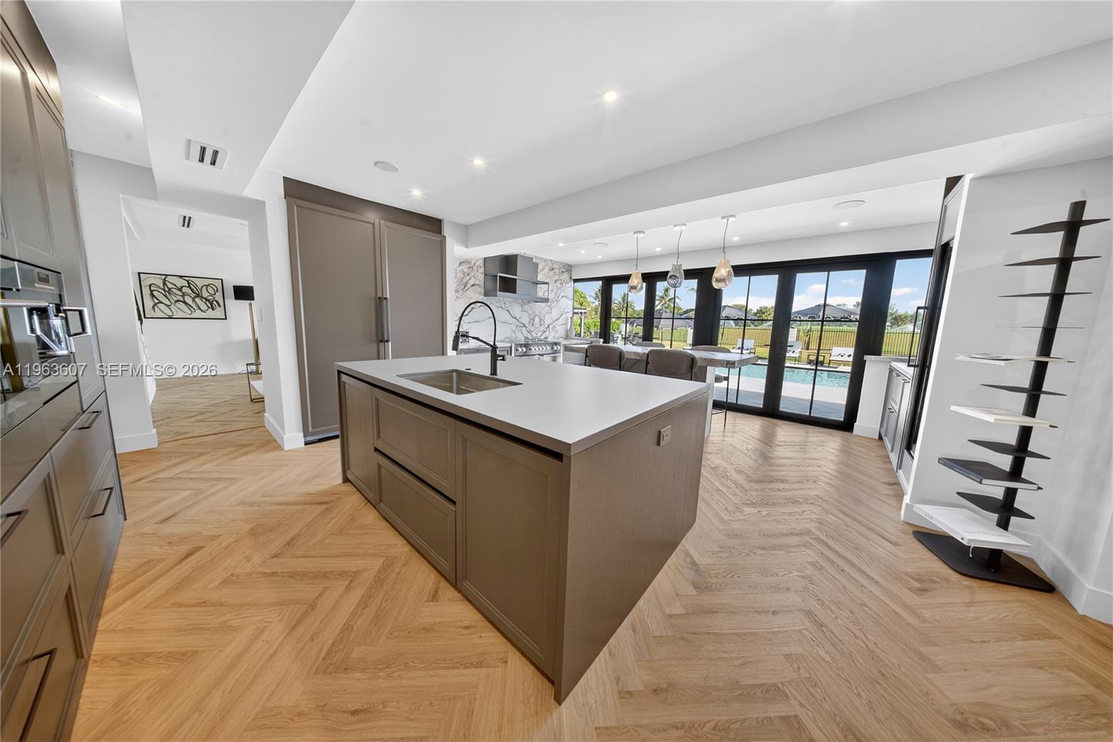 CORAL RIDGE COUNTRY CLUB - Residential