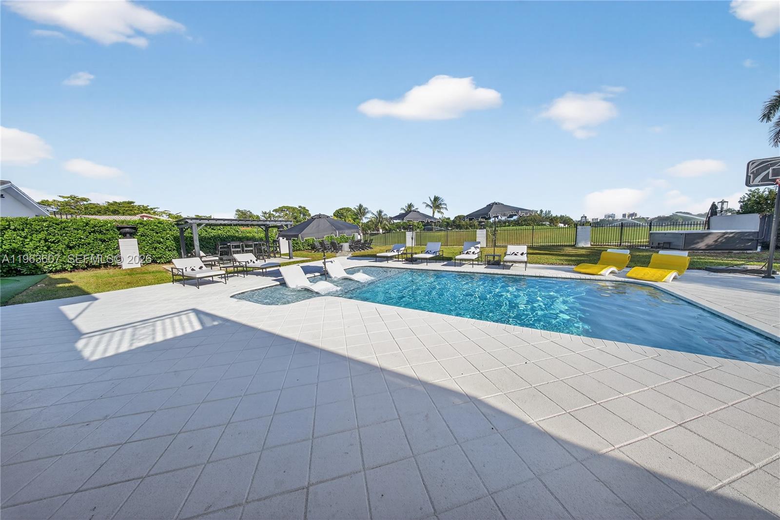 CORAL RIDGE COUNTRY CLUB - Residential