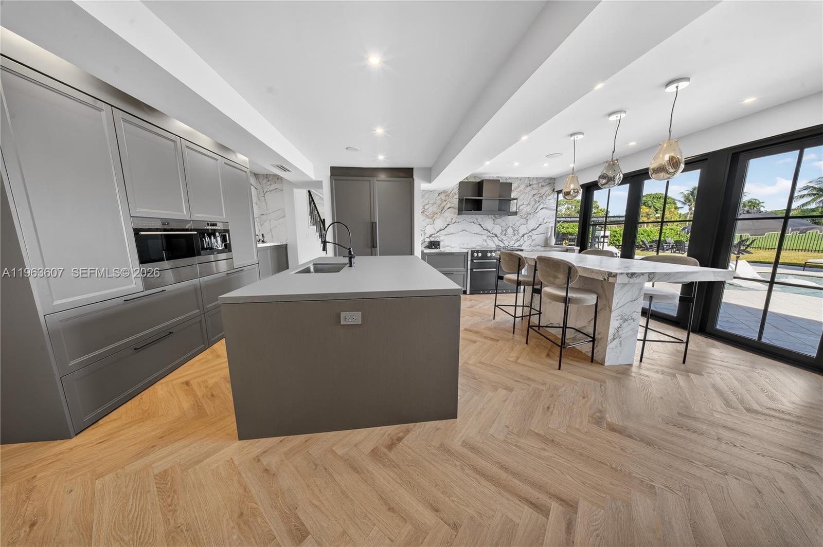 CORAL RIDGE COUNTRY CLUB - Residential