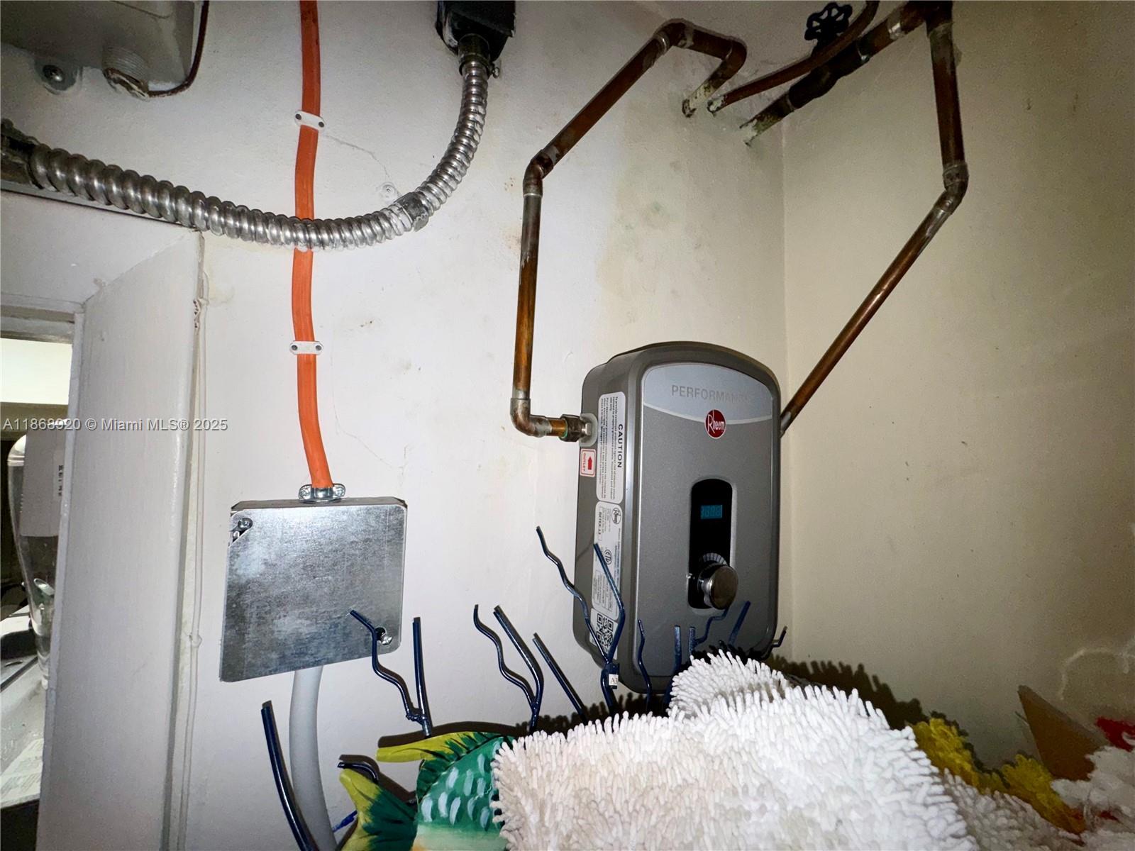 OAKLAND ESTATES 4TH SEC - Residential