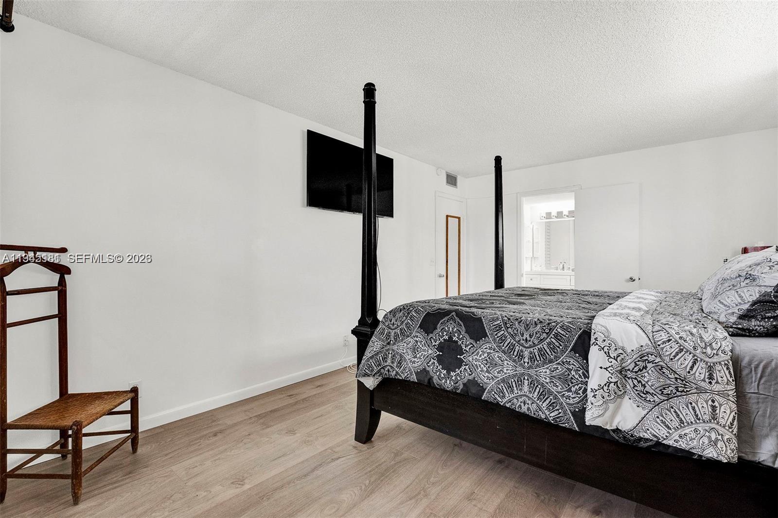 NEW HAMPTON AT CENTURY VI - Residential Lease