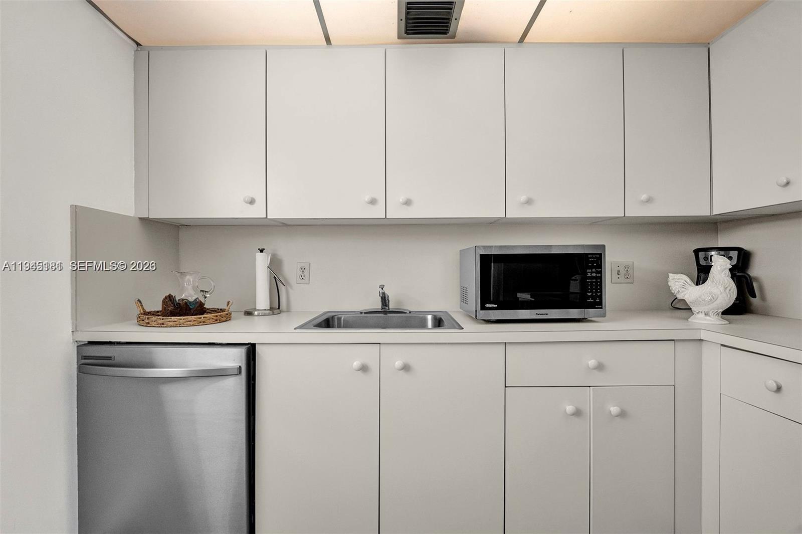 NEW HAMPTON AT CENTURY VI - Residential Lease