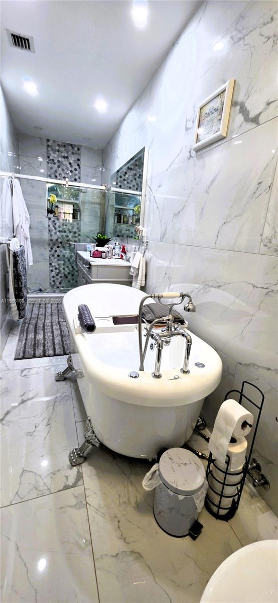 PATIO HOMES OF DORAL PINE - Residential