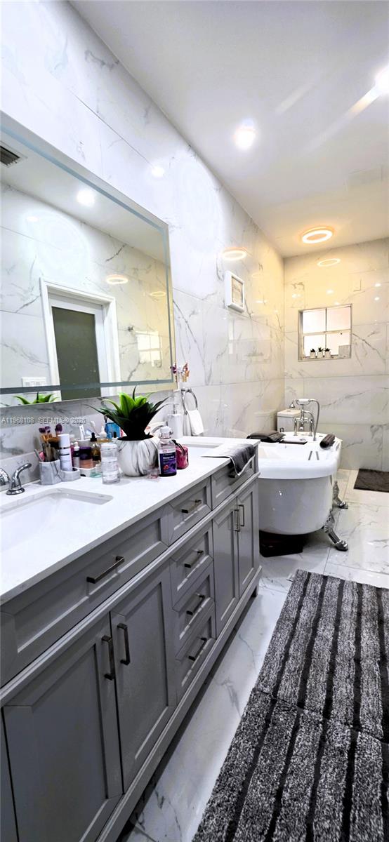 PATIO HOMES OF DORAL PINE - Residential