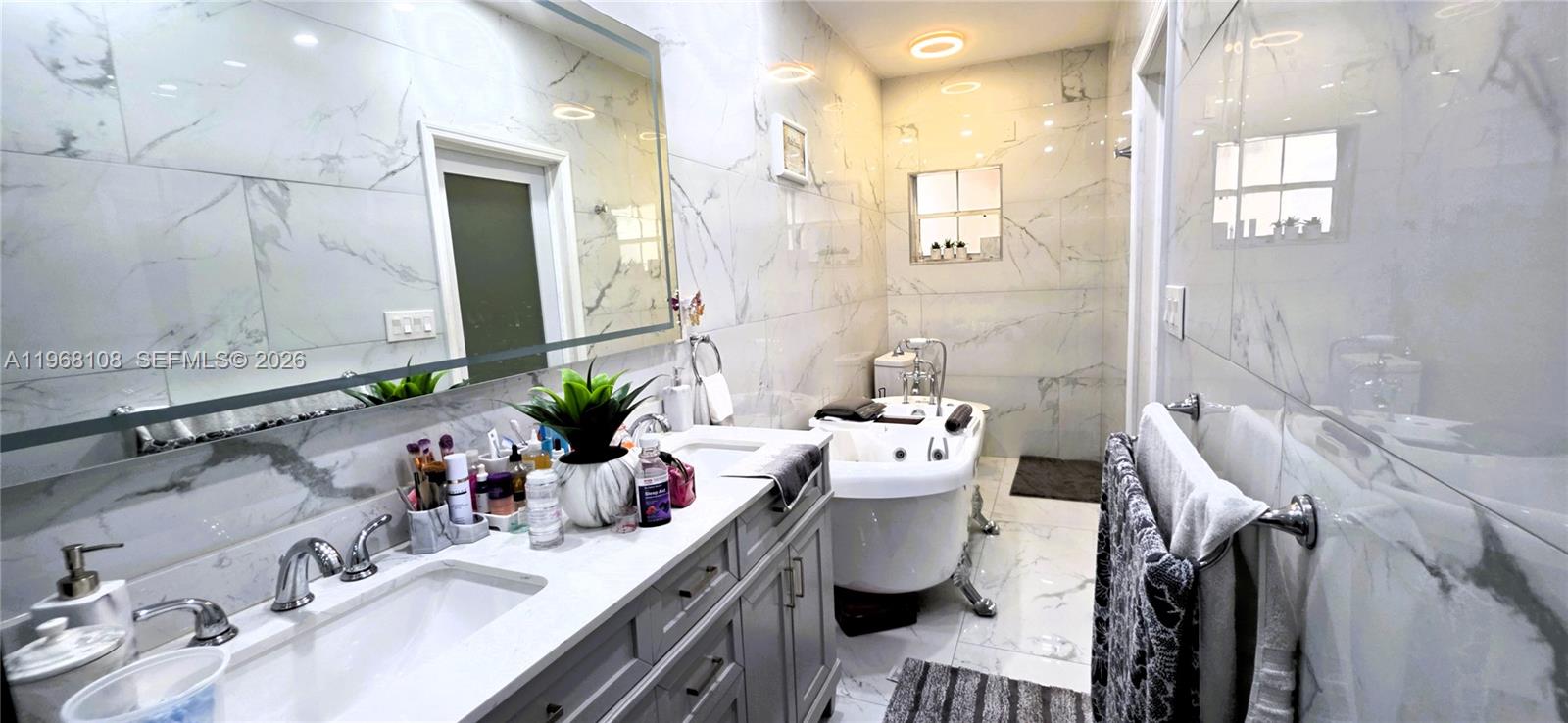 PATIO HOMES OF DORAL PINE - Residential