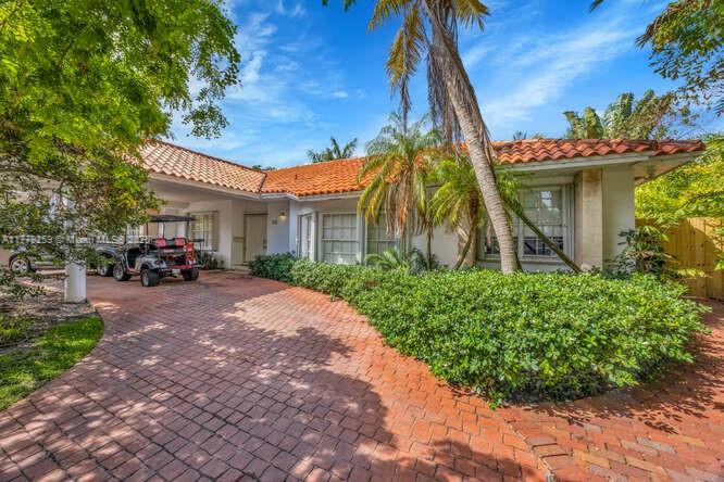 Rental Property at 720 N Mashta Drive, Key Biscayne, Miami-Dade County, Florida - Bedrooms: 5 
Bathrooms: 5  - $16,500 MO.