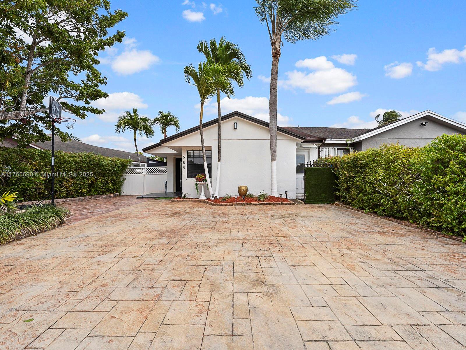 6851 Sw 130th Ave, Miami, Broward County, Florida - 3 Bedrooms  
3 Bathrooms - 