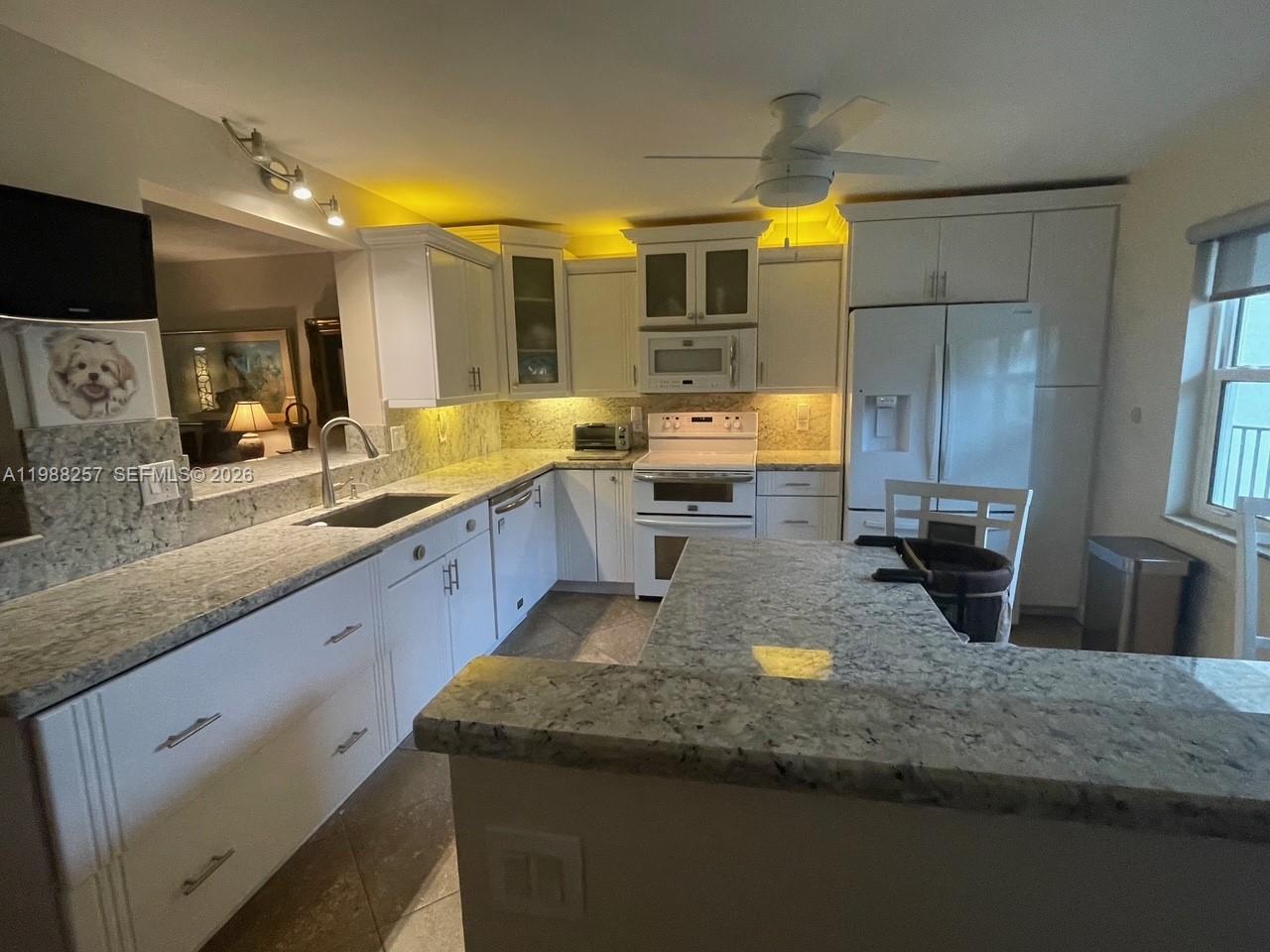 HOLLYBROOK GOLF AND - Residential