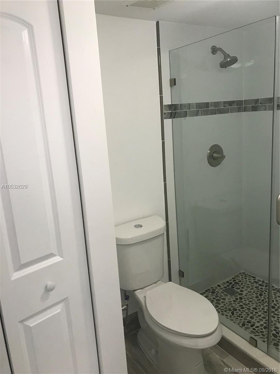 LE CLUB AT OLD CUTLER CON - Residential Lease