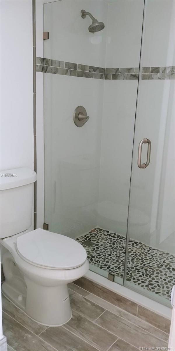 LE CLUB AT OLD CUTLER CON - Residential Lease