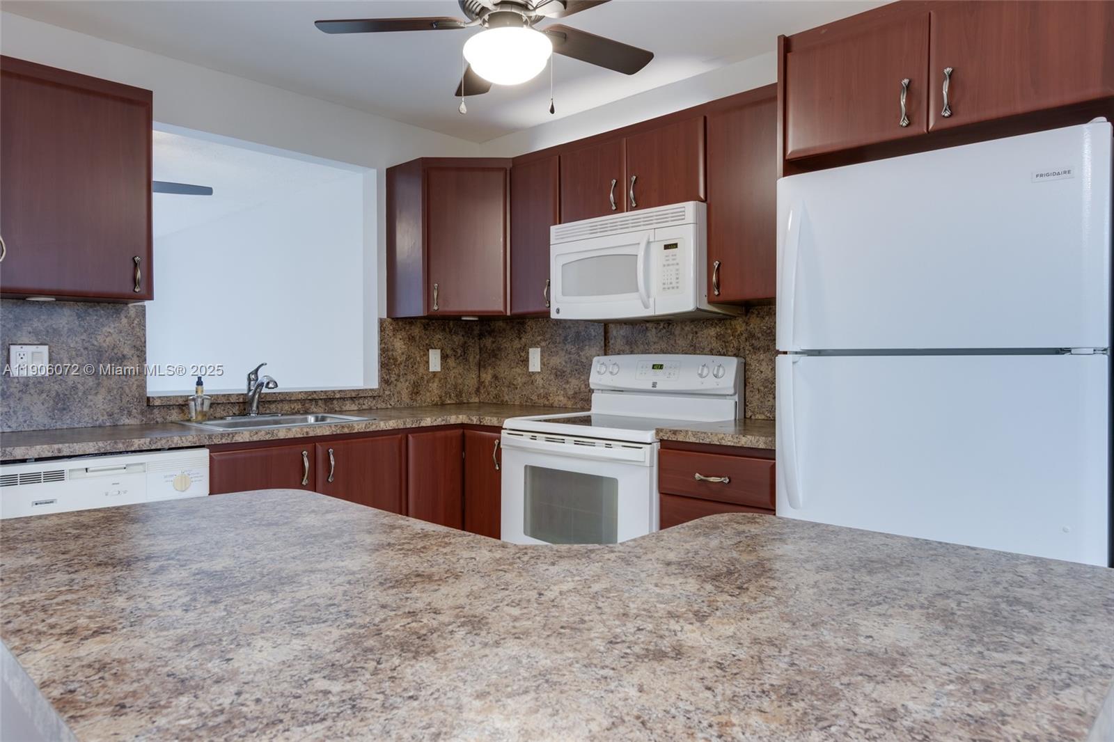 ISLAND CLUB ONE CONDO - Residential