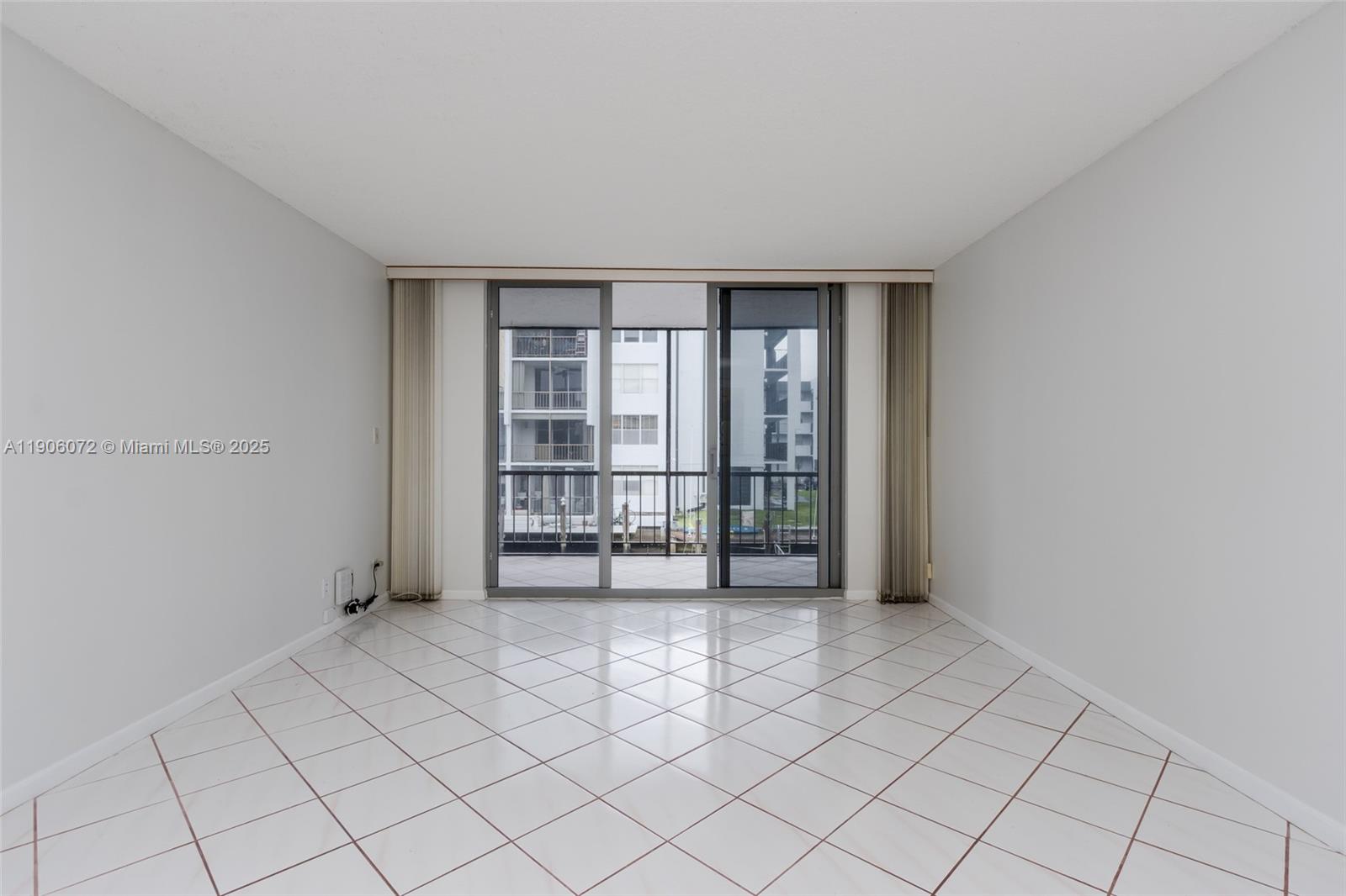 ISLAND CLUB ONE CONDO - Residential