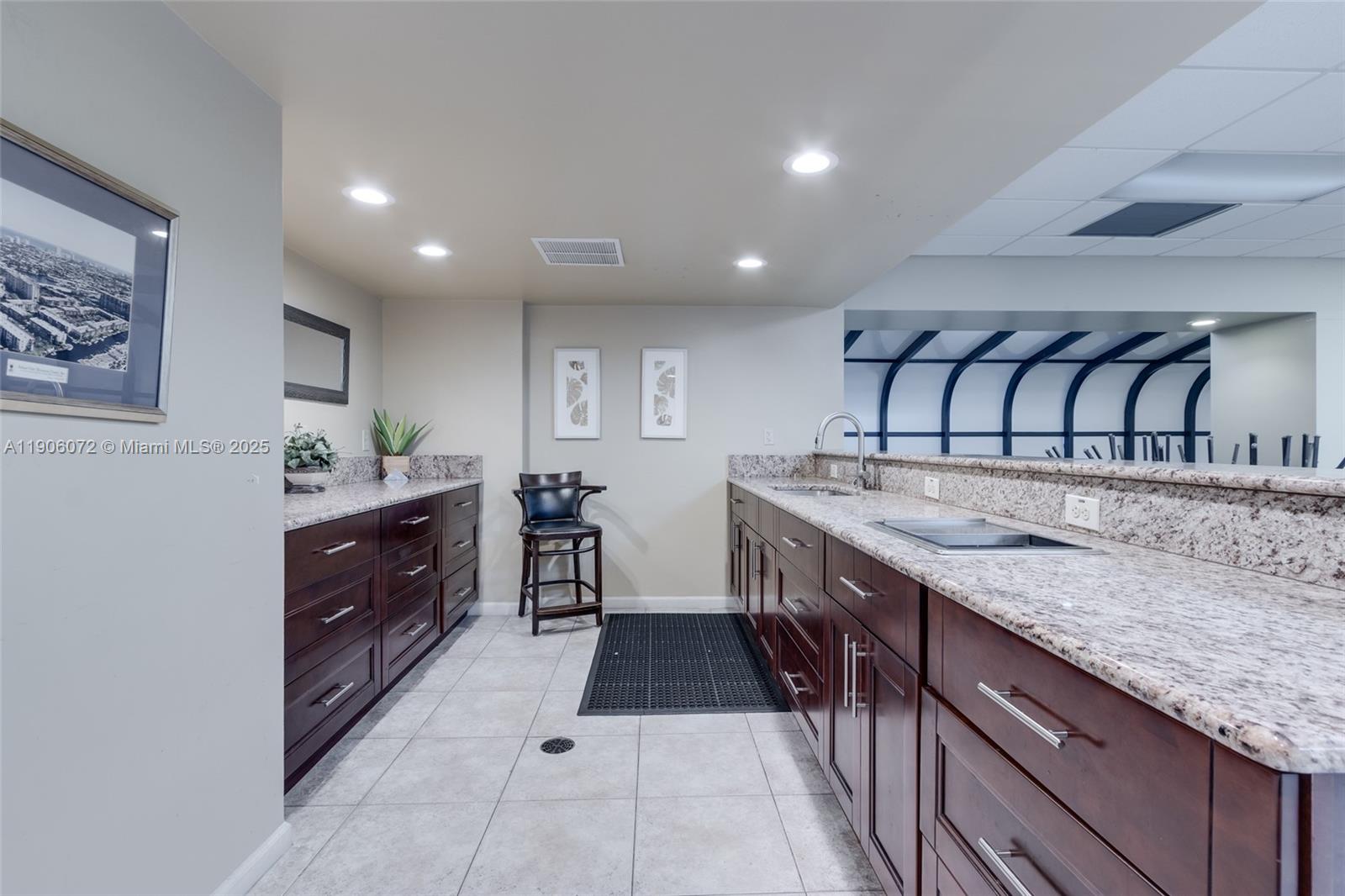 ISLAND CLUB ONE CONDO - Residential