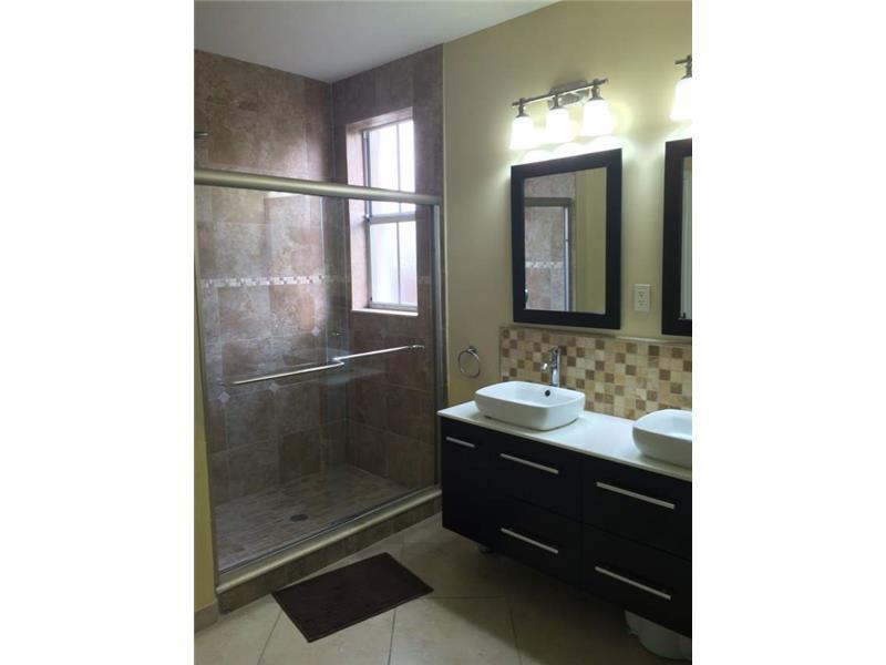 ISLANDS AT DORAL - Residential