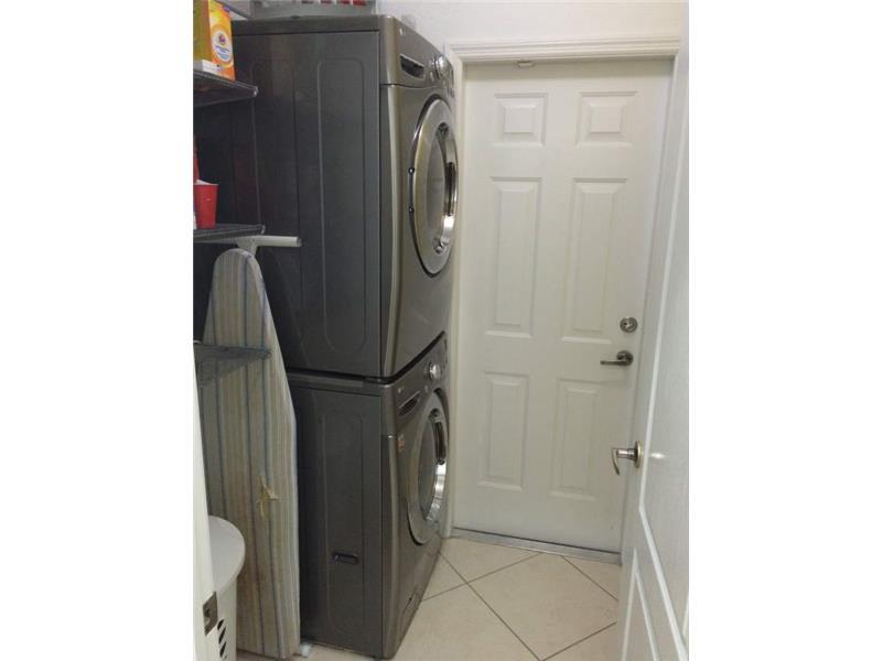 ISLANDS AT DORAL - Residential