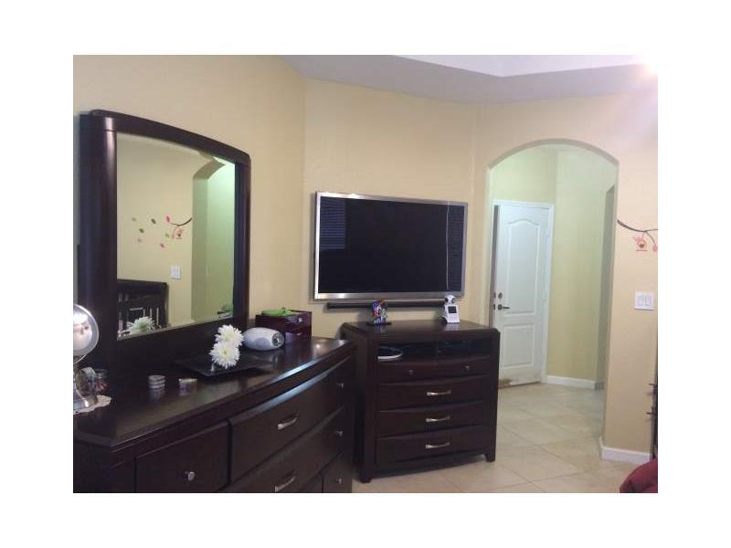 ISLANDS AT DORAL - Residential