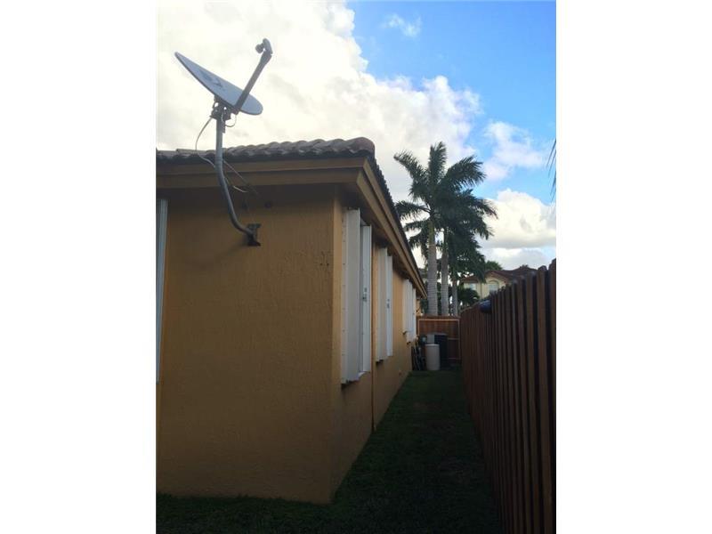 ISLANDS AT DORAL - Residential