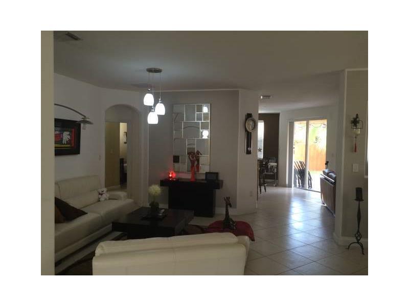 ISLANDS AT DORAL - Residential