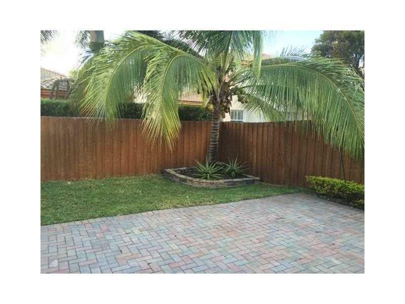 ISLANDS AT DORAL - Residential