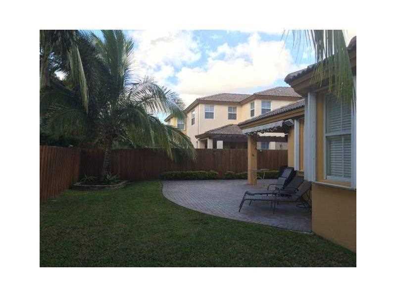 ISLANDS AT DORAL - Residential