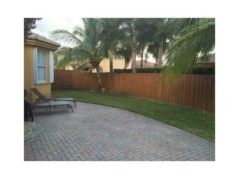 ISLANDS AT DORAL - Residential