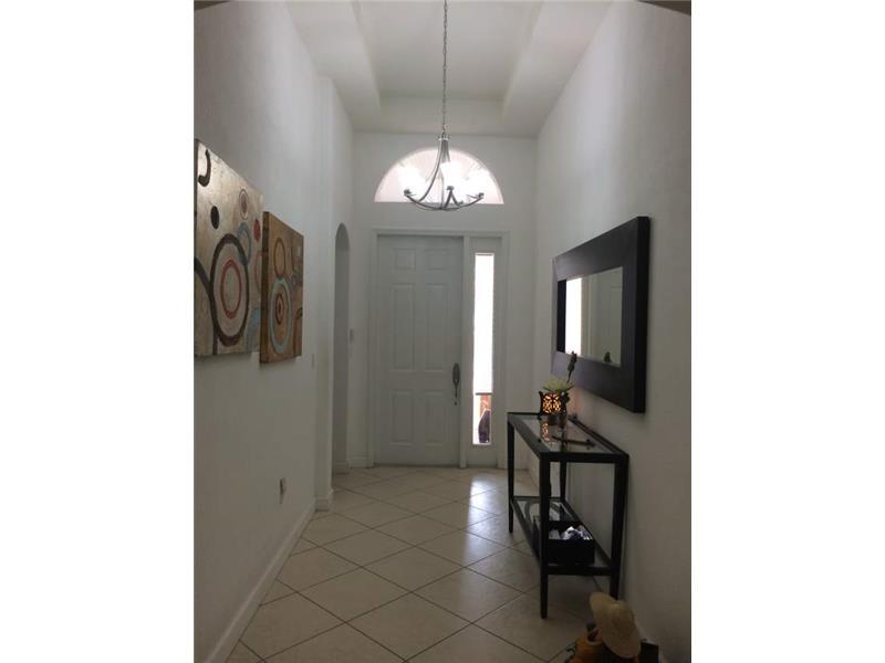 ISLANDS AT DORAL - Residential