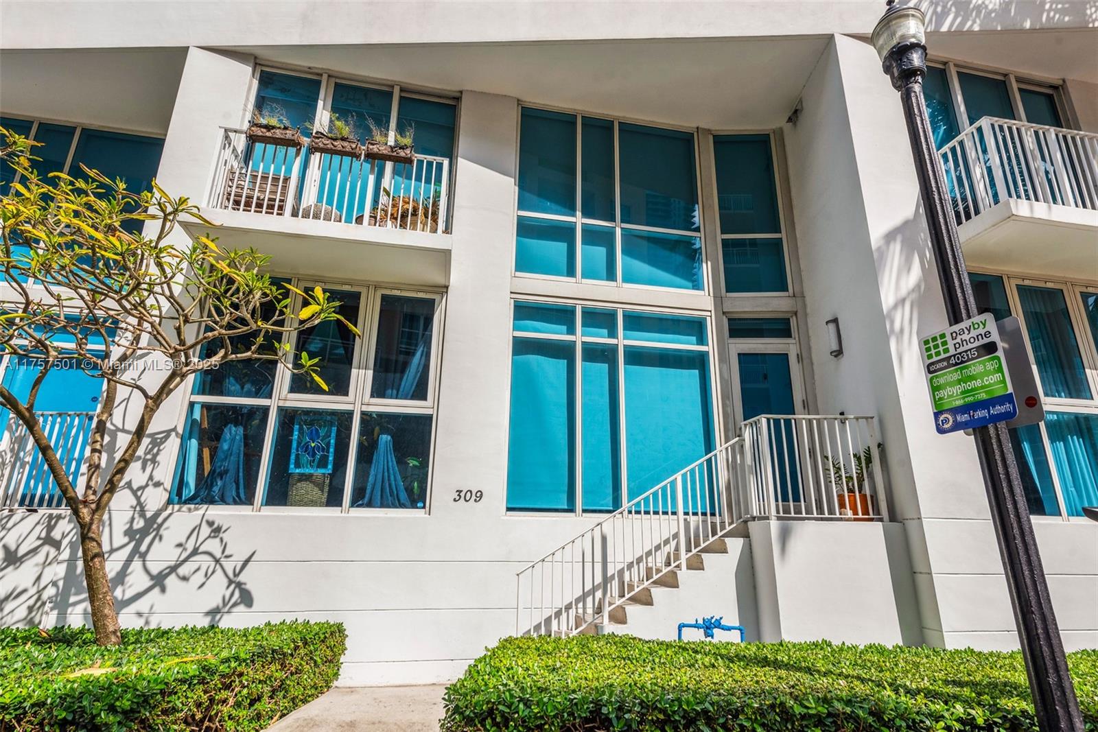 PARAMOUNT BAY CONDO - Residential