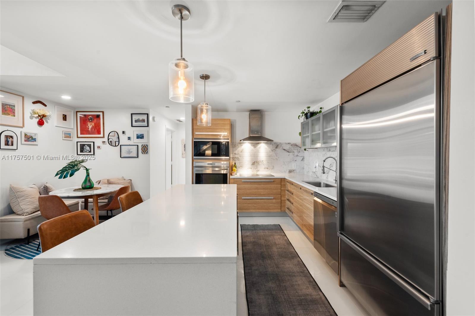 PARAMOUNT BAY CONDO - Residential