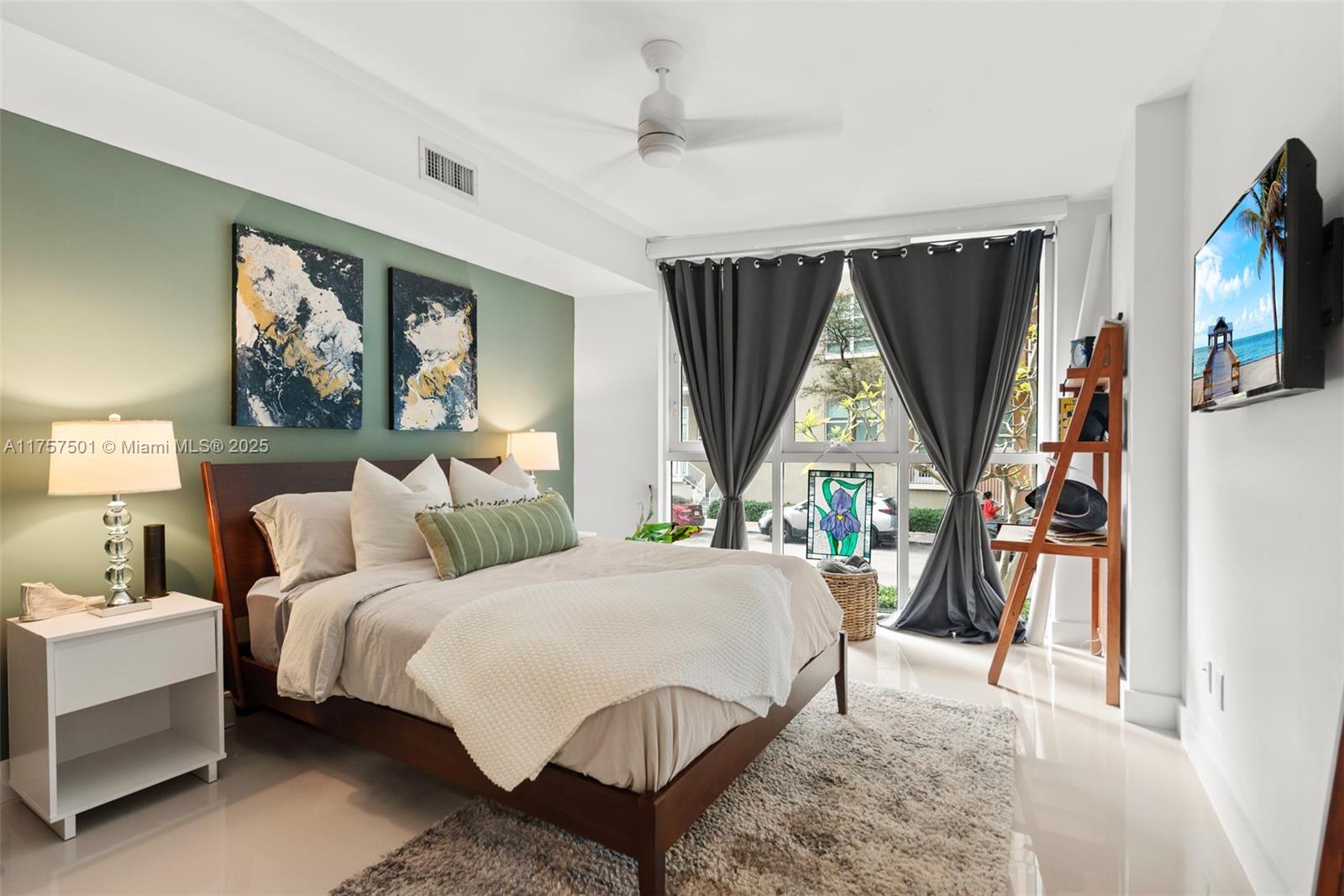 PARAMOUNT BAY CONDO - Residential