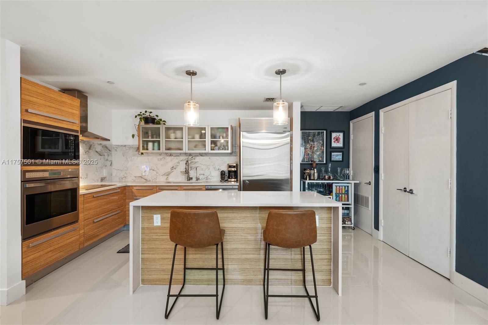 PARAMOUNT BAY CONDO - Residential