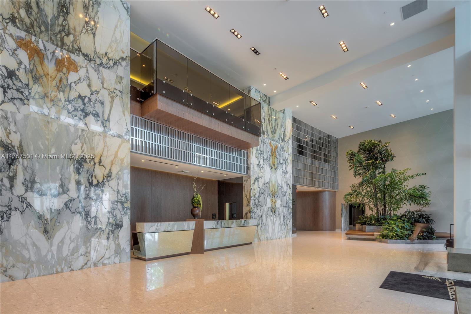 PARAMOUNT BAY CONDO - Residential