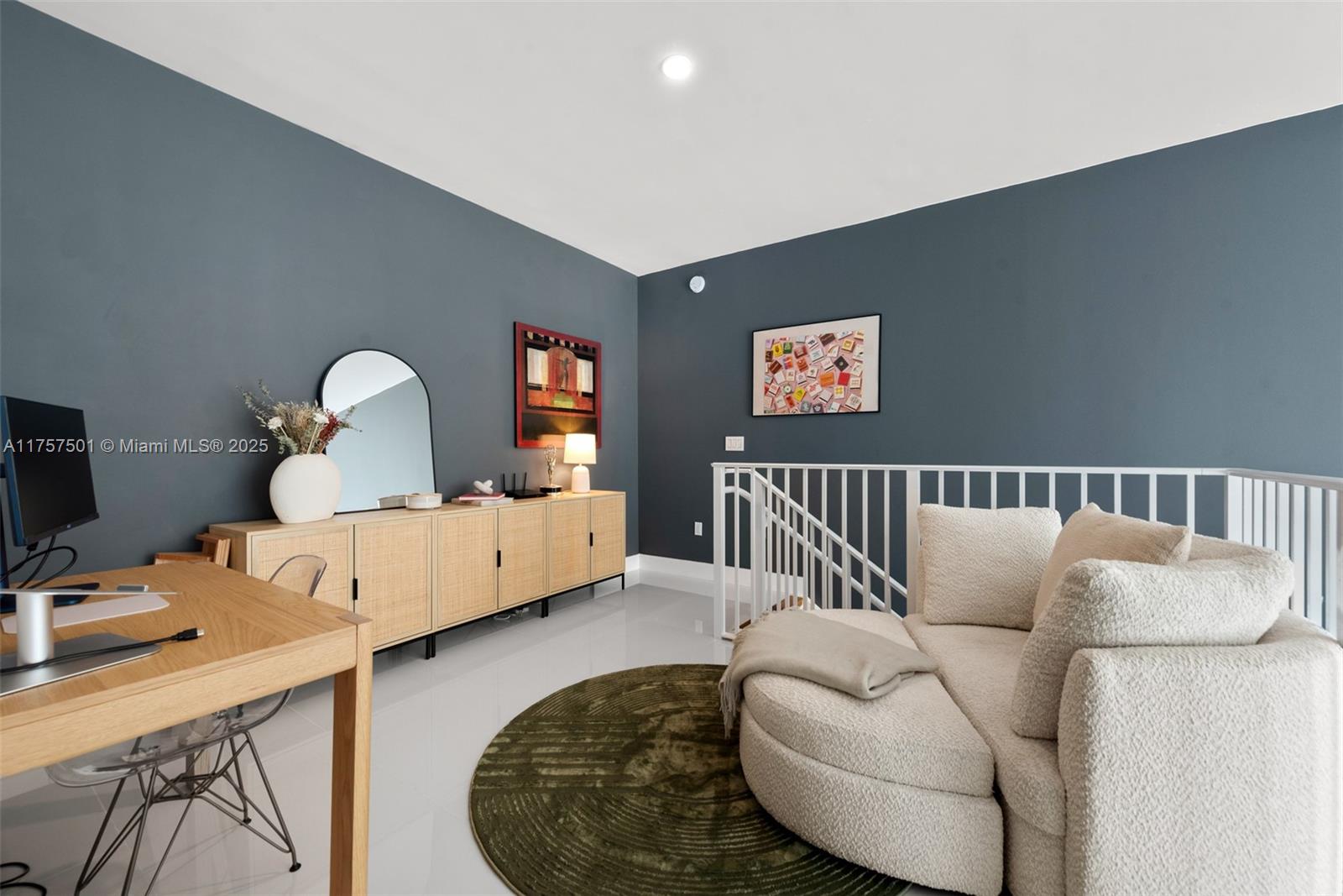 PARAMOUNT BAY CONDO - Residential