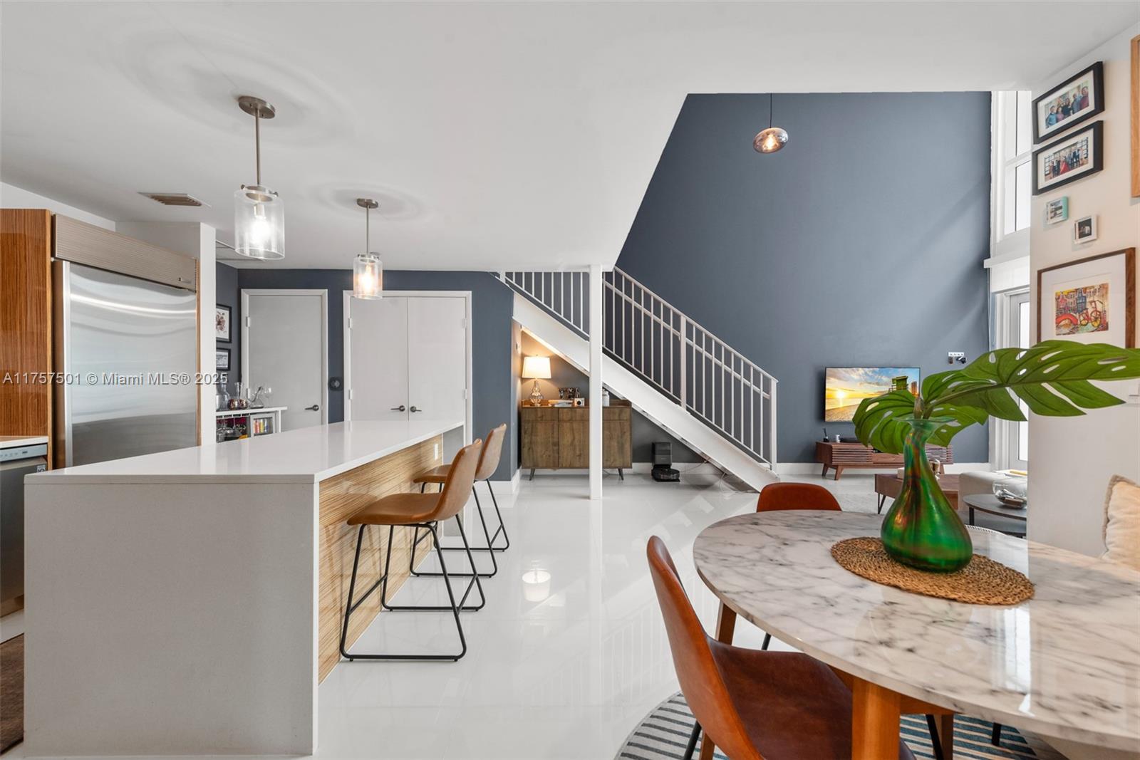 PARAMOUNT BAY CONDO - Residential