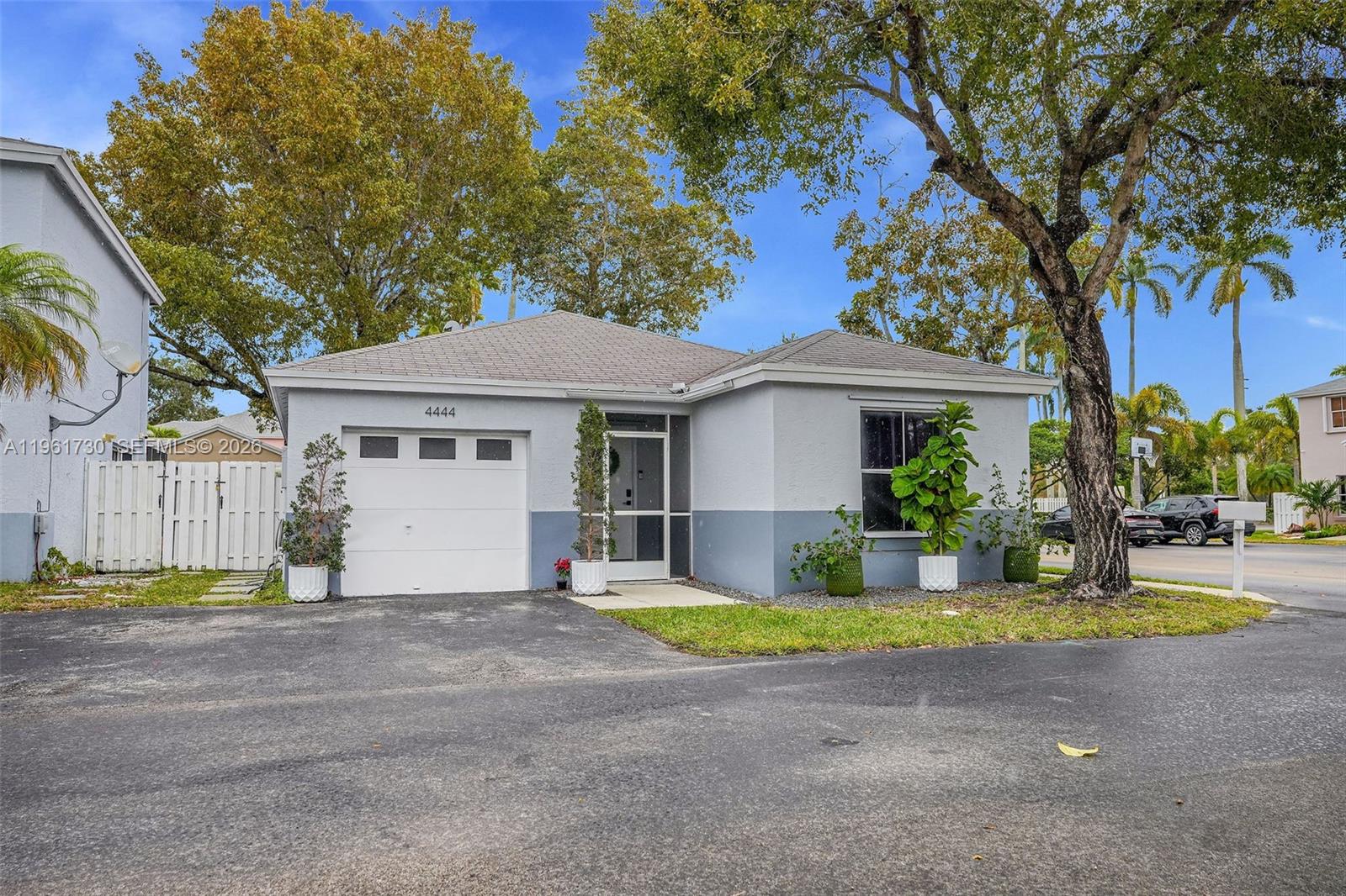 ORANGE TREE VILLAS - Residential