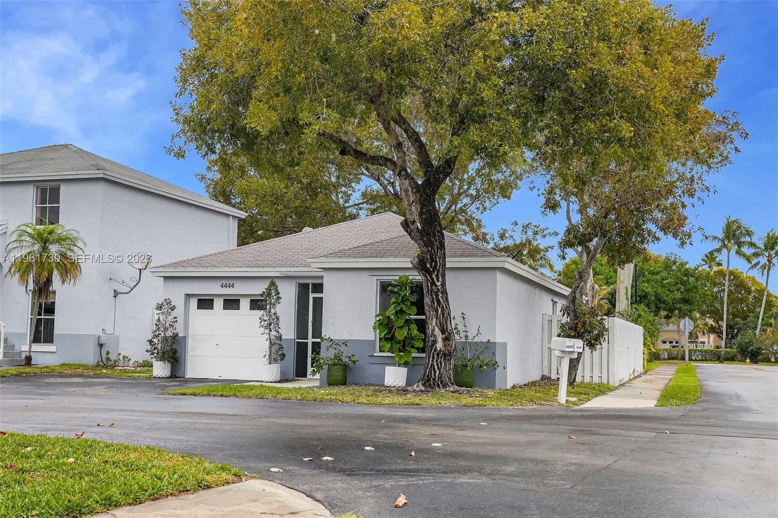 ORANGE TREE VILLAS - Residential