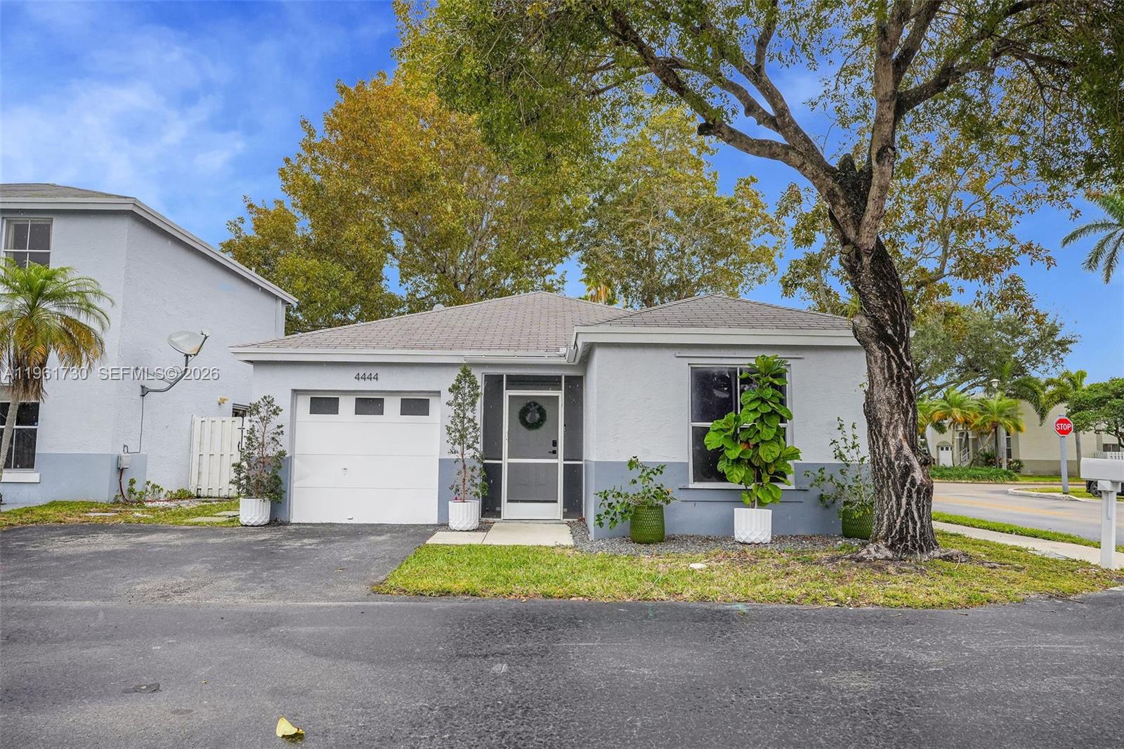 ORANGE TREE VILLAS - Residential