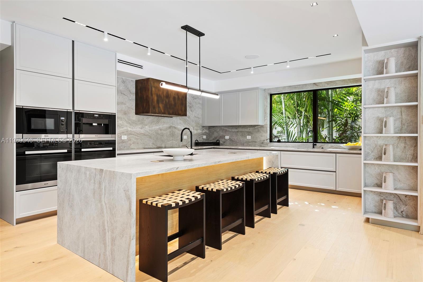 GOLDEN BEACH SEC C - Residential