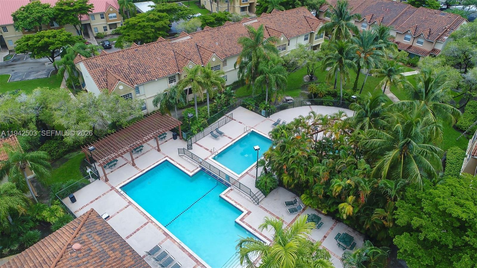 LA HACIENDA COUNTRY CLUB - Residential