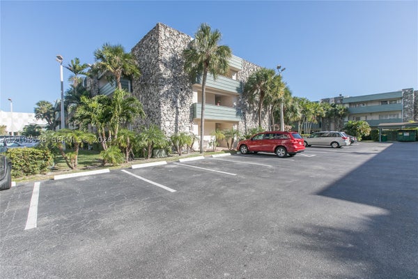 8315 SW 72ND AVE APT 313B, MIAMI, FL 33143 - Image d32bd9d2b06931df455f68dcb5efcb36/329367756