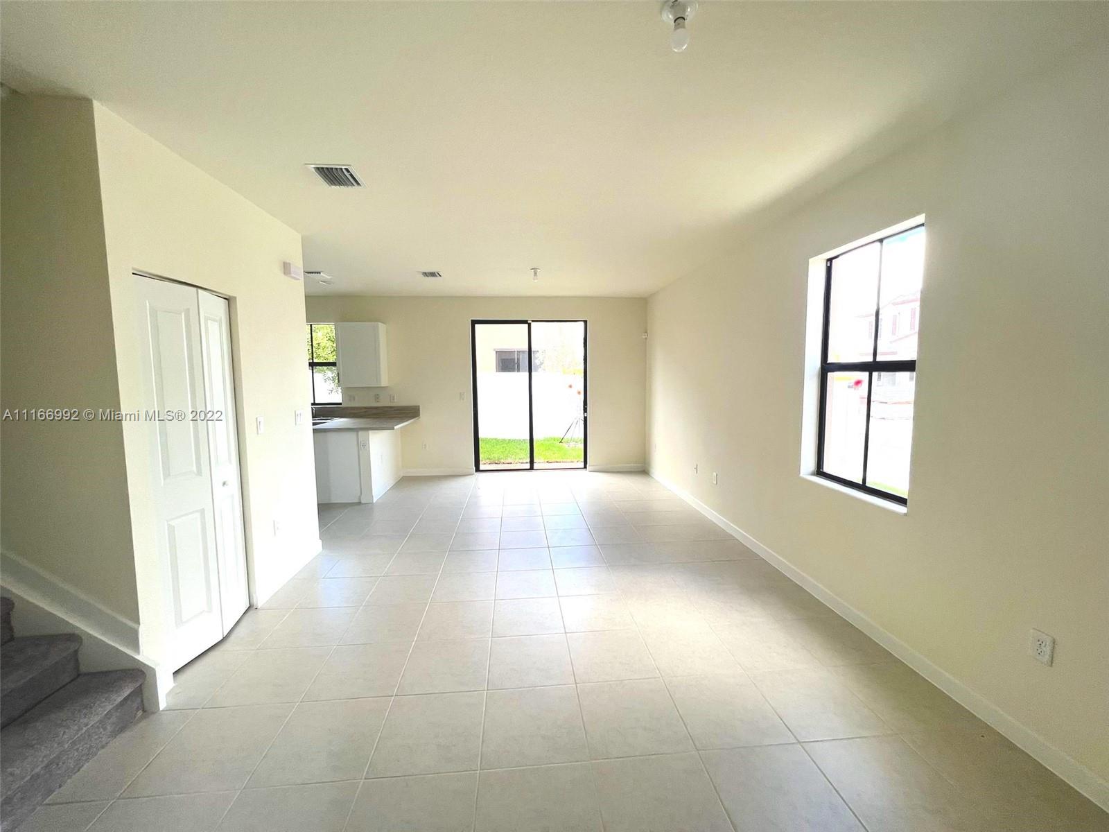 AQUABELLA NORTH REPLAT - Residential Lease