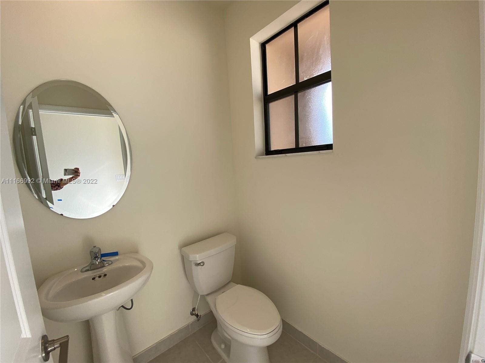 AQUABELLA NORTH REPLAT - Residential Lease