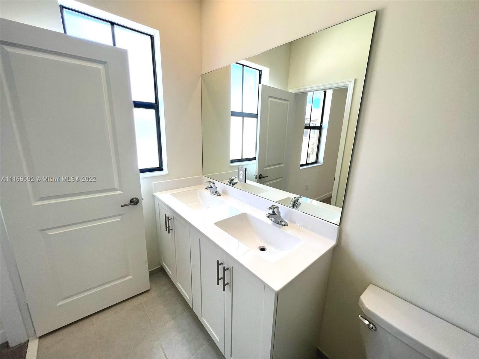 AQUABELLA NORTH REPLAT - Residential Lease