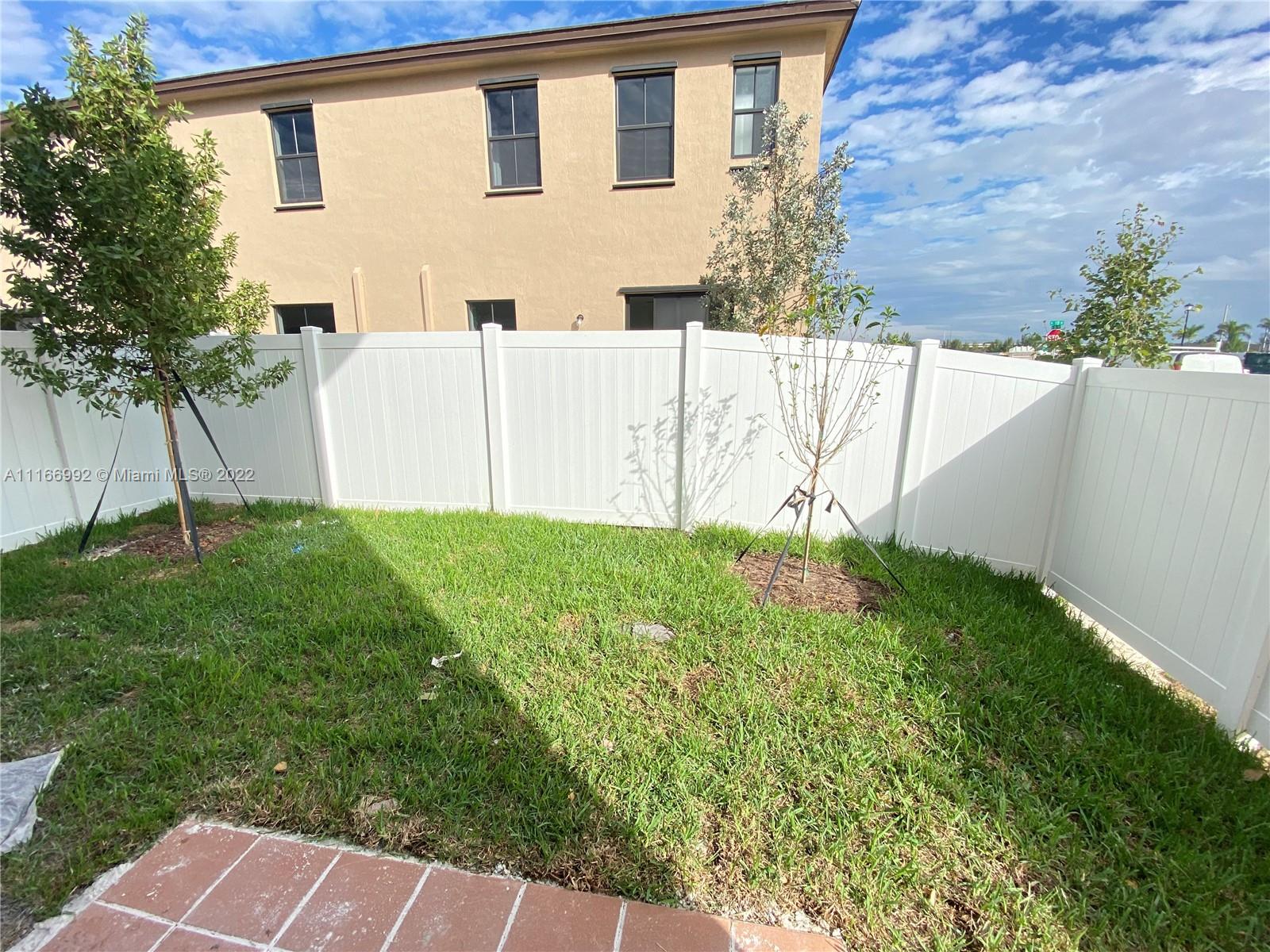 AQUABELLA NORTH REPLAT - Residential Lease