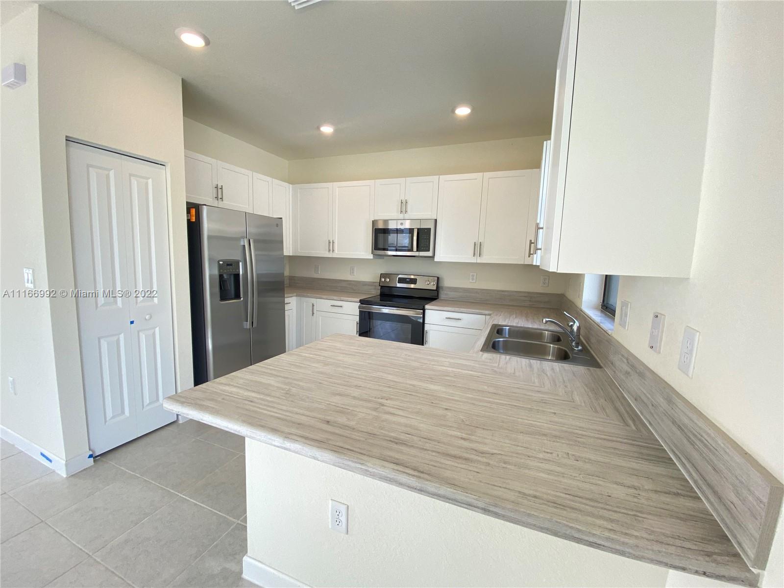 AQUABELLA NORTH REPLAT - Residential Lease