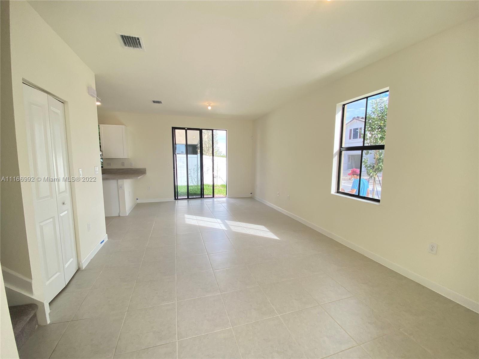 AQUABELLA NORTH REPLAT - Residential Lease