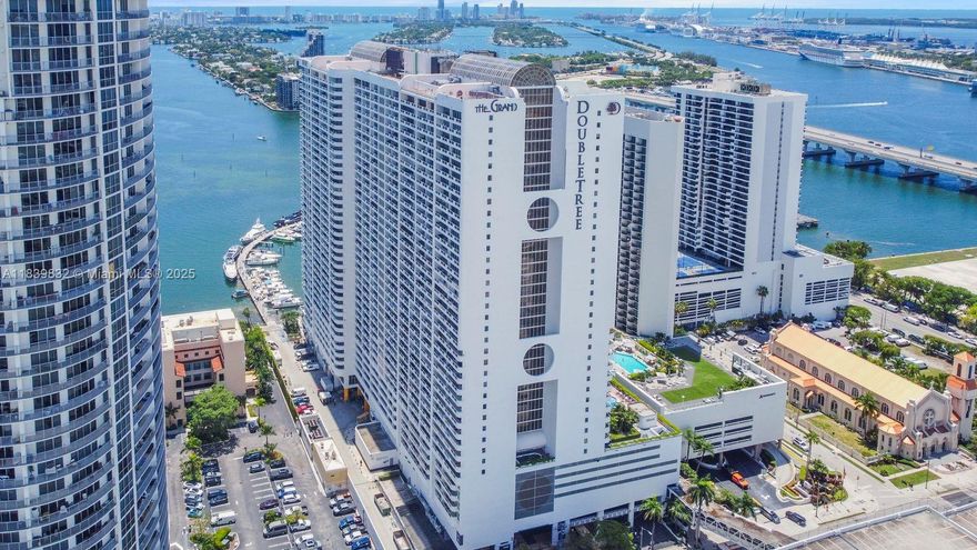 Spectacular and spacious 2 Bedroom,2 Bathroom condo on the 26th floor of The Grand! with stunning Biscayne Bay and skyline views from the balcony. Features open layout, floor-to-ceiling windows, stainless steel appliances, split bedroom design, and a Den.Full-service building with pool, gym, spa,24/7 concierge, valet, shops, dining, and marina.
Prime Edgewater location near Downtown,Brickell,Wynwood,and Mimai Beach.Short term rentals allowed,great for  end users or investors.