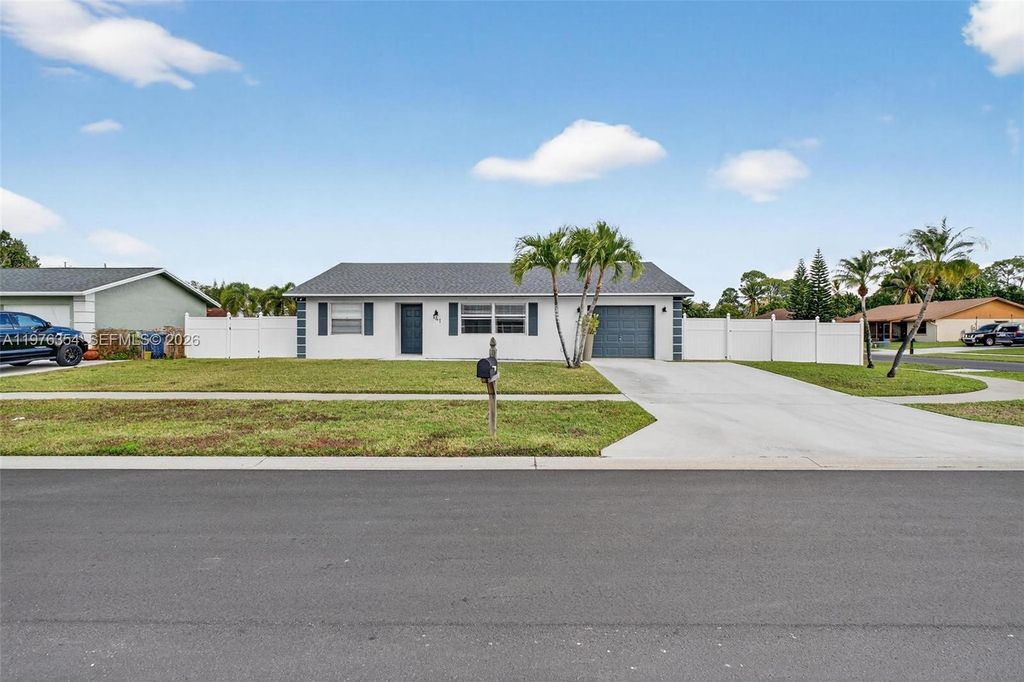 Photo of 141 Eider Ct, Royal Palm Beach, FL 33411 (MLS # A11976354)