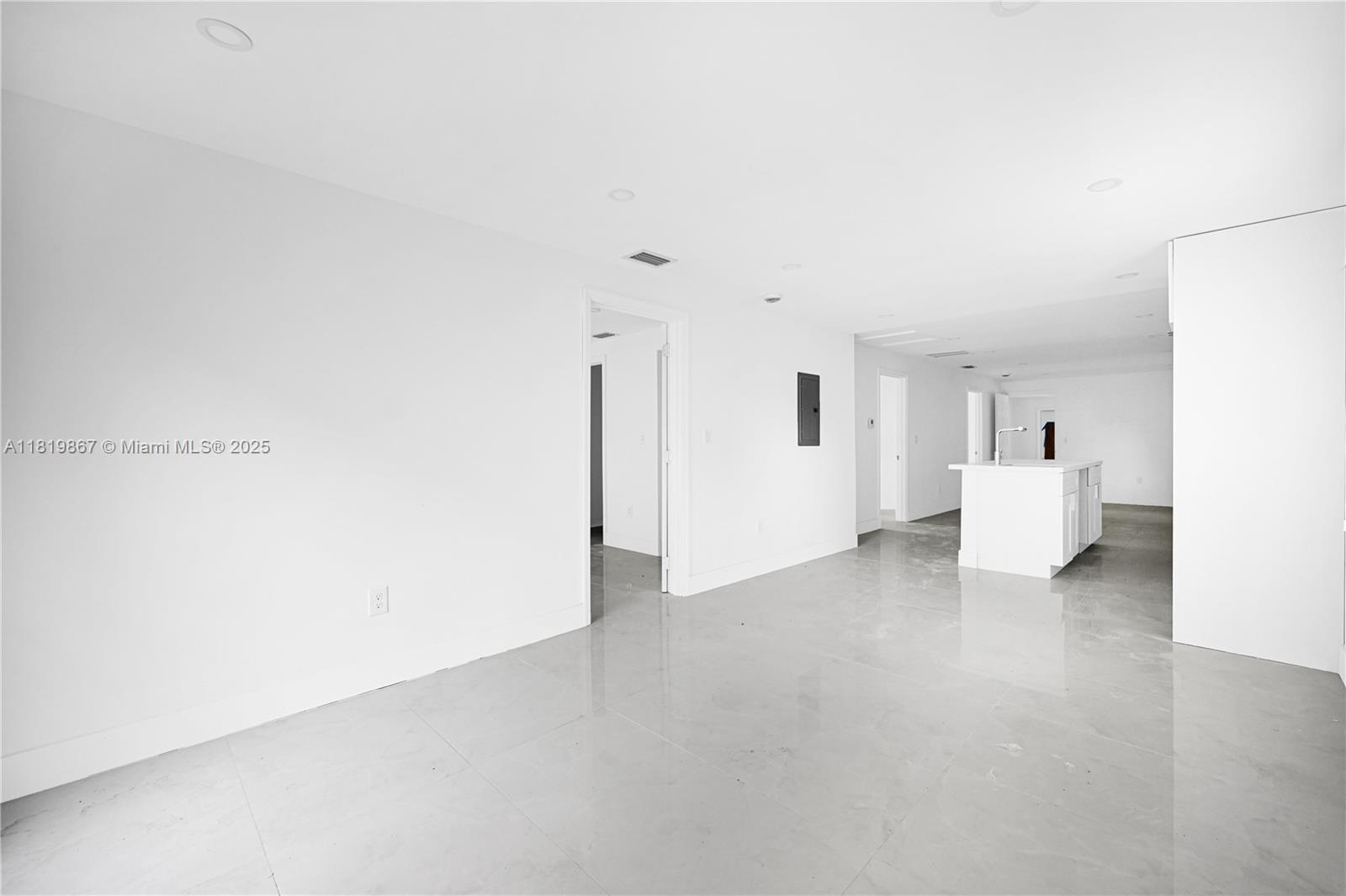 SAXONS SUB IN NE1/4 - Residential