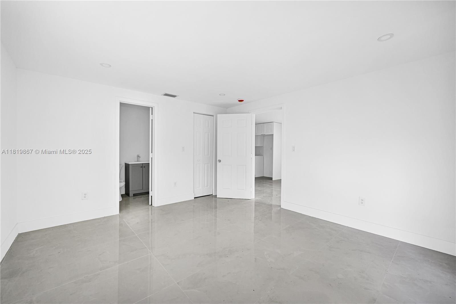 SAXONS SUB IN NE1/4 - Residential